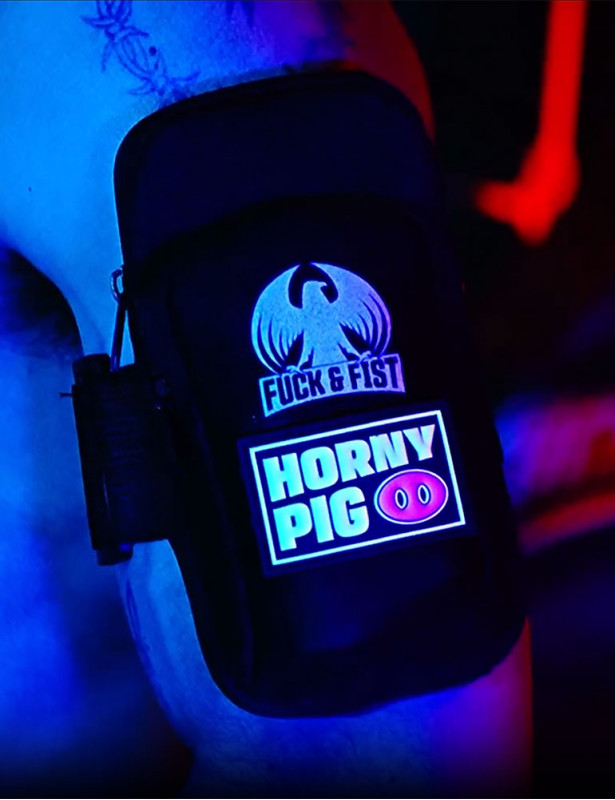 Mise en situation sur un bras : Fuck Bag Darklands "Horny Pig" - Fuck and Fist