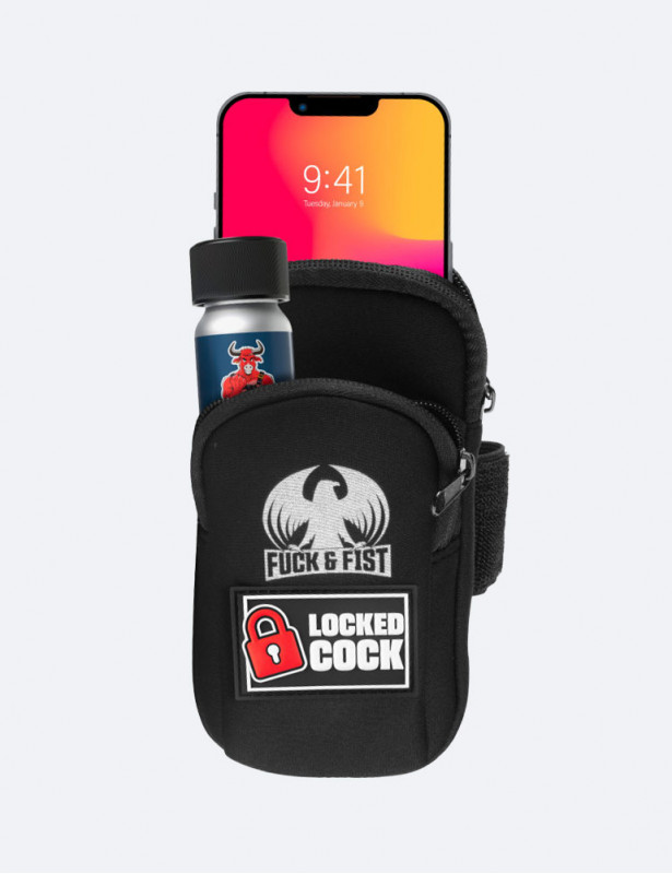 Vue de face avec un téléphone et un poppers : Fuck Bag Darklands "Locked Cock"