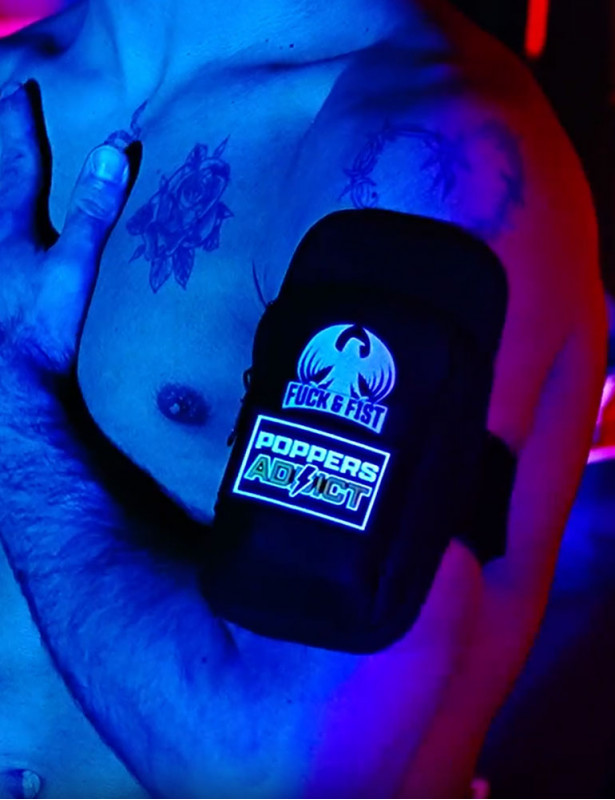 Mise en situation : Fuck Bag Darklands "Poppers Addict" - Fuck and Fist