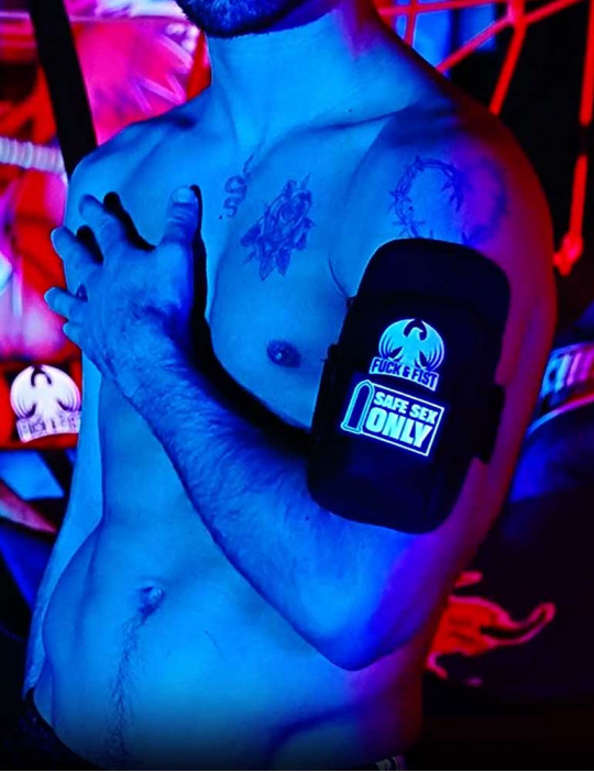 Mise en situation : Fuck Bag Darklands "Safe Sex Only" - Fuck and Fist