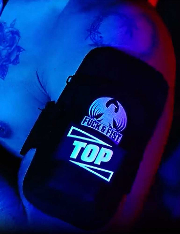 Mise en situation avec un homme du Fuck Bag Darklands "Top"