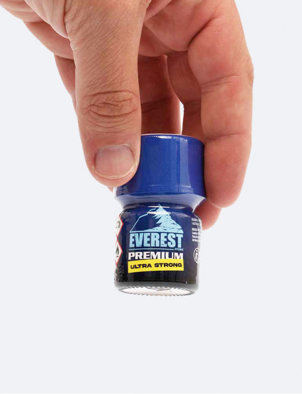 Poppers Everest Premium Ultra Strong 15 ml dans la main utilisation