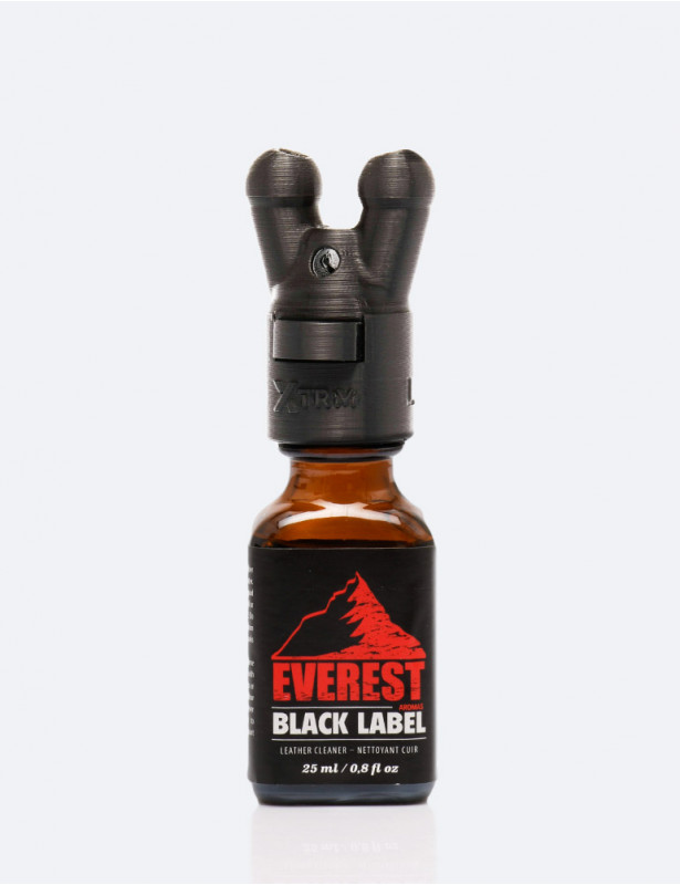Mise en situation avec un poppers + Bouchon inhalateur double étanche Large - XTRM Leakproof