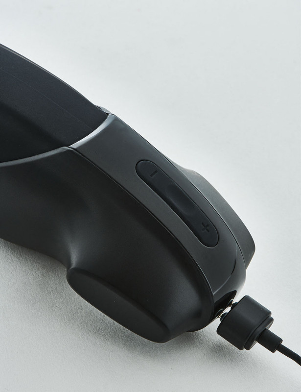 Masturbateur vibrant Satisfyer Men Vibration détail fil alimentation