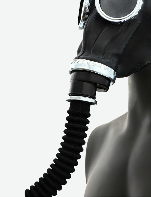 tuyau filtrant sur masque à gaz poppers