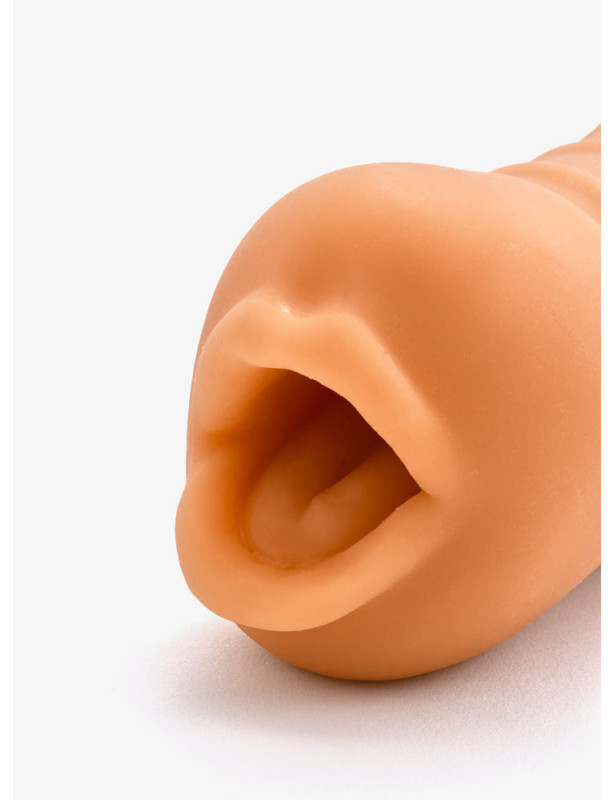 détail de la bouche de l'actrice x sacha grey