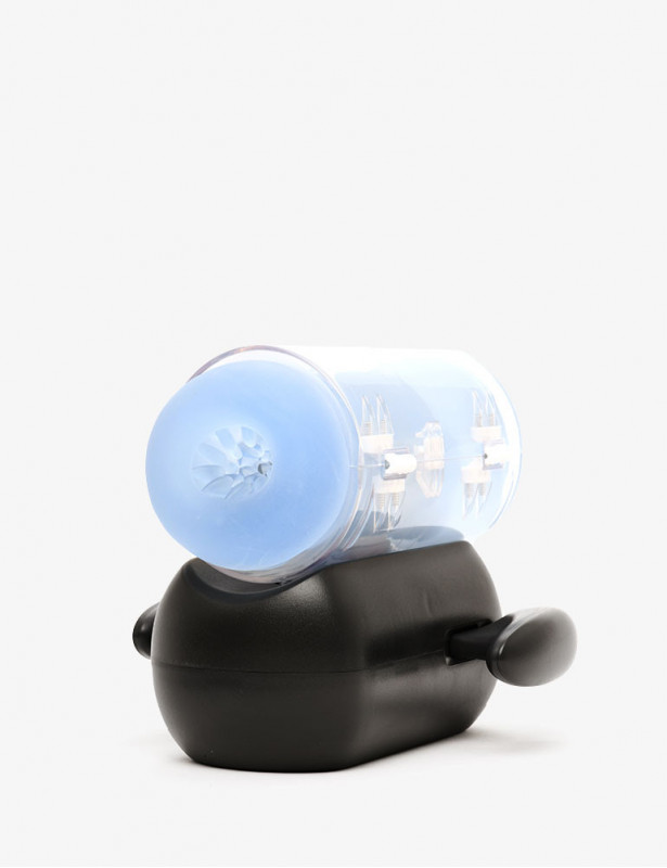 Vue de dessous du Masturbateur Automatique Wingman Pro BLOWCAST