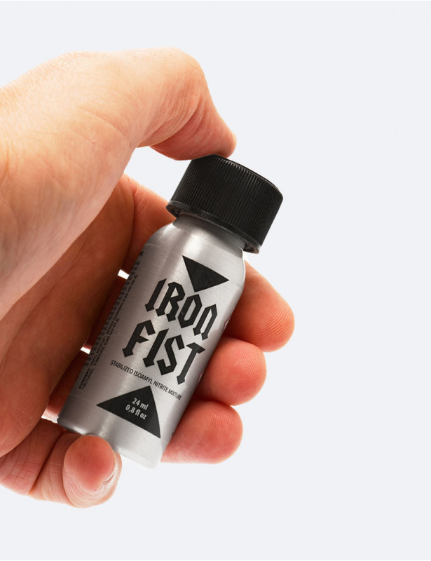 Poppers Iron Fist - Nitrite d'Amyle - 24 ml - prise en main