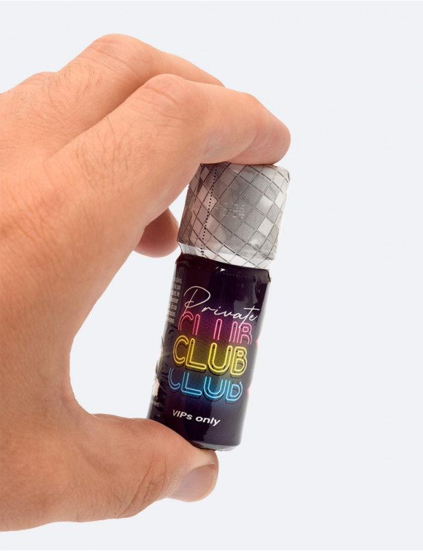 Poppers CLUB 10 ml dans la main taille