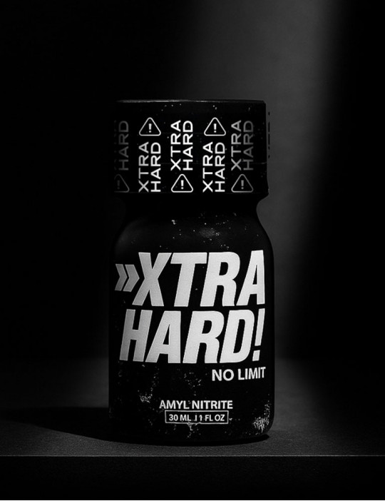 Poppers sur fond coloré