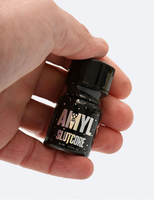 Prise en main du poppers Amyl Slutcore