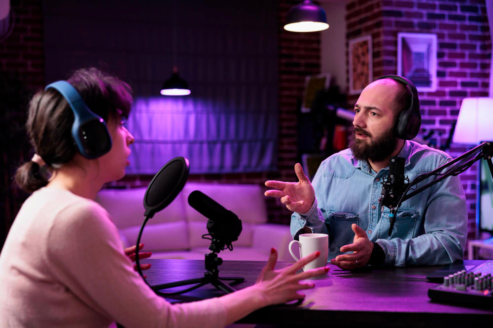 Enregistrement d'un podcast érotique avec homme et femme