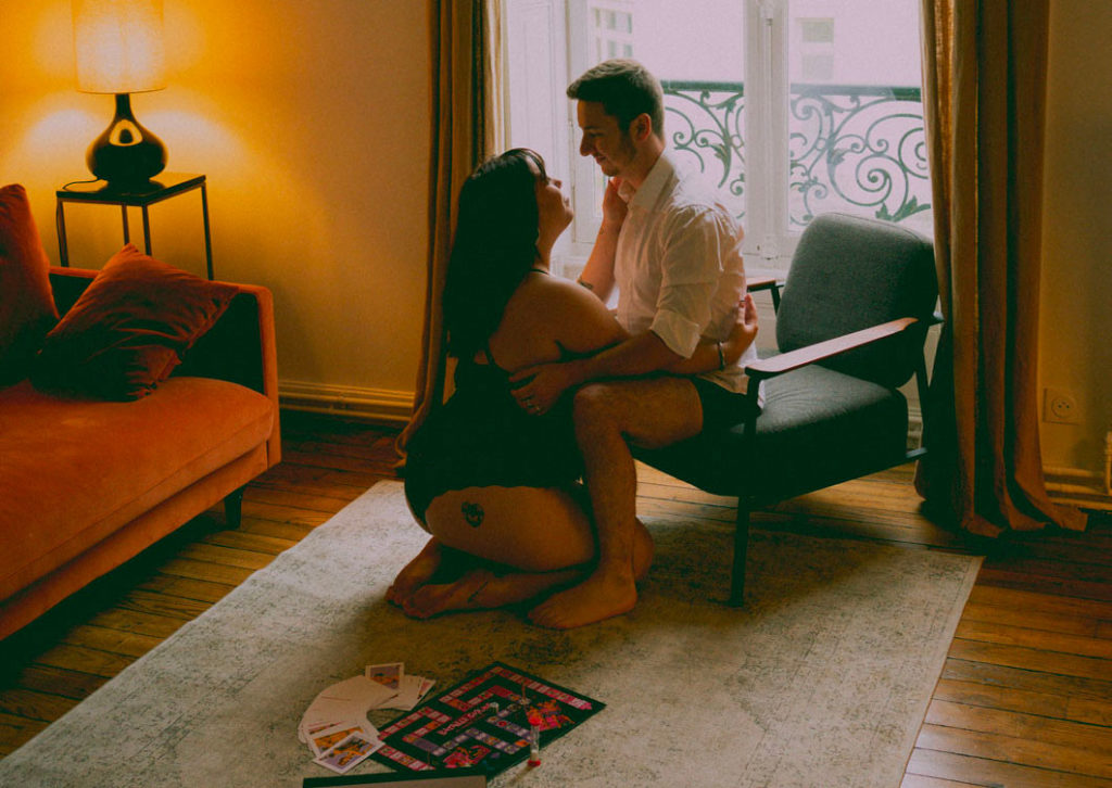 Jeux societe couple intime sous vetement