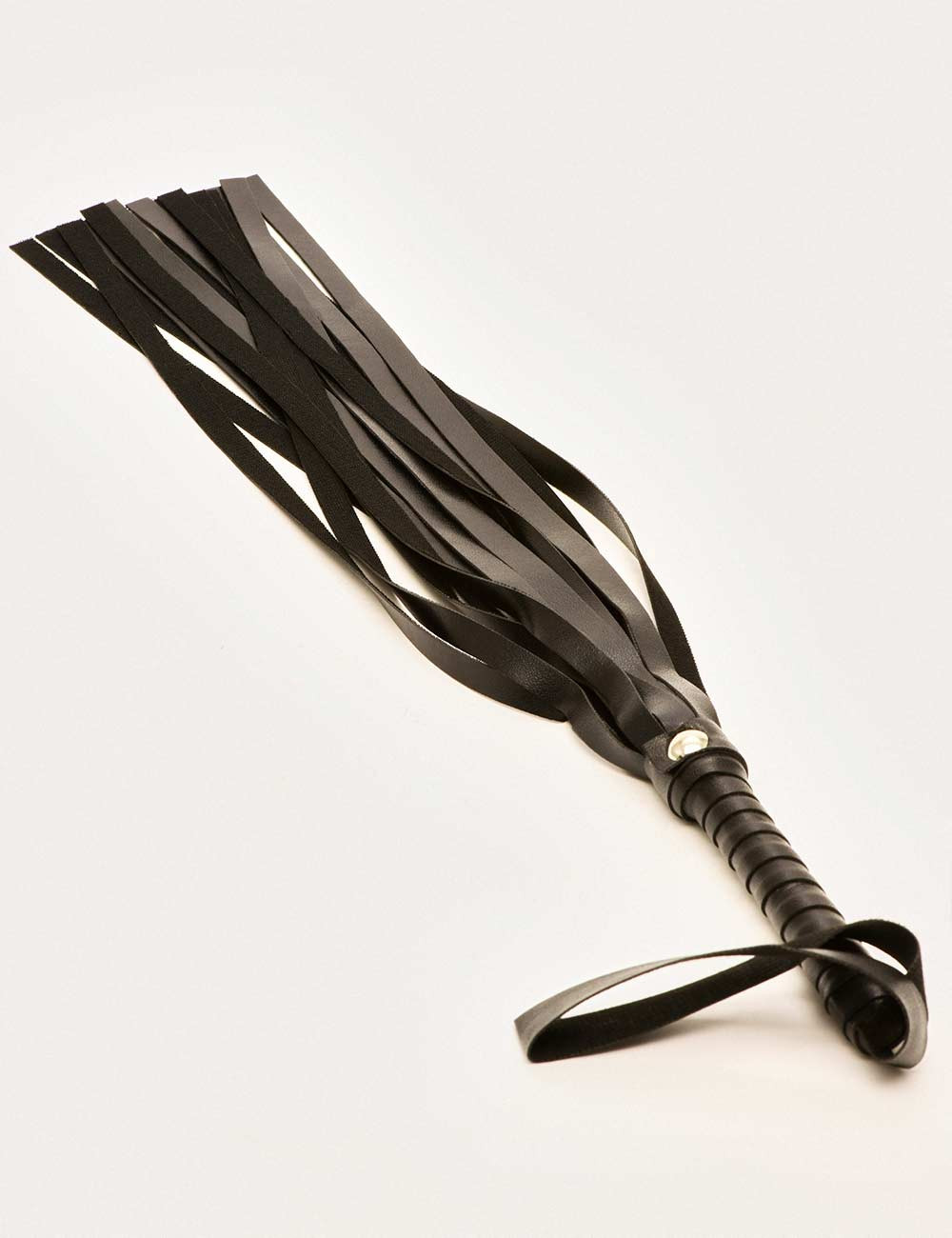 Petit martinet en cuir Flogger Whip - EasyToys - Noir